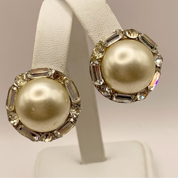 Coro vintage baguette rhinestone pearl round button dome sparkling earrings - Picture 11 of 15